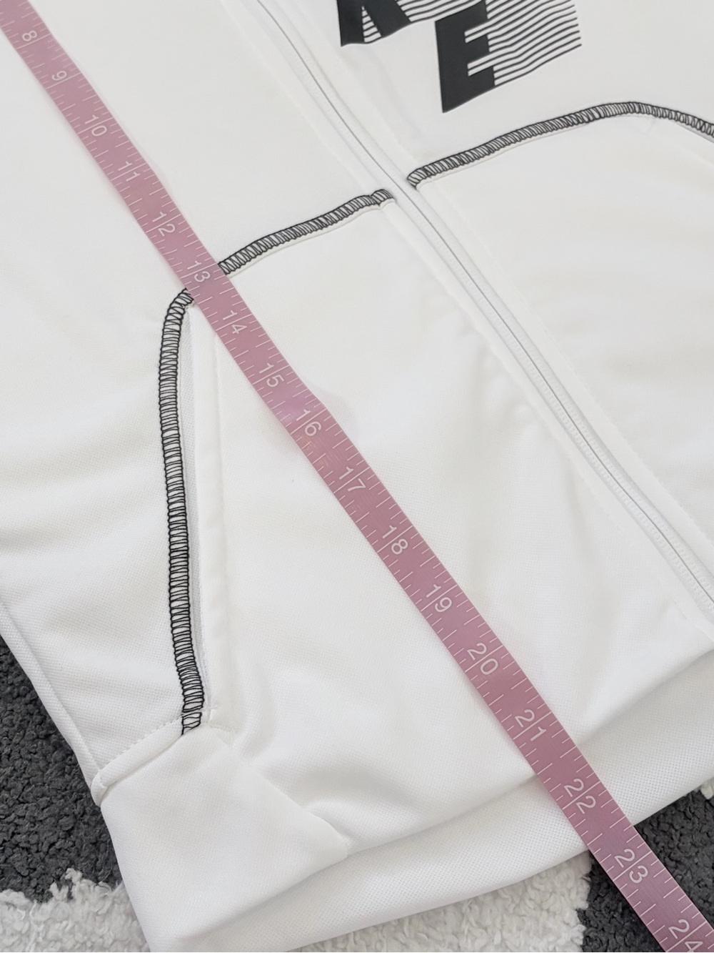 NWT Nike Boys Medium White Black Therma Full Zip Graphic Fleece Training Hoodie - Picture 15 of 15